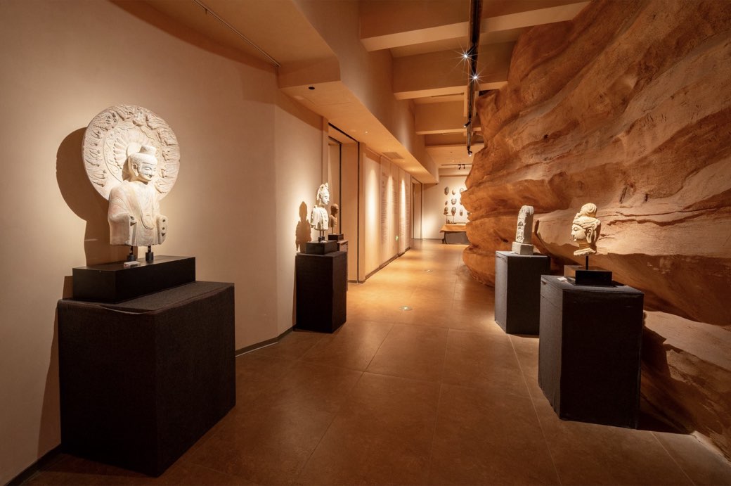 The long gallery corridor in rammed earth