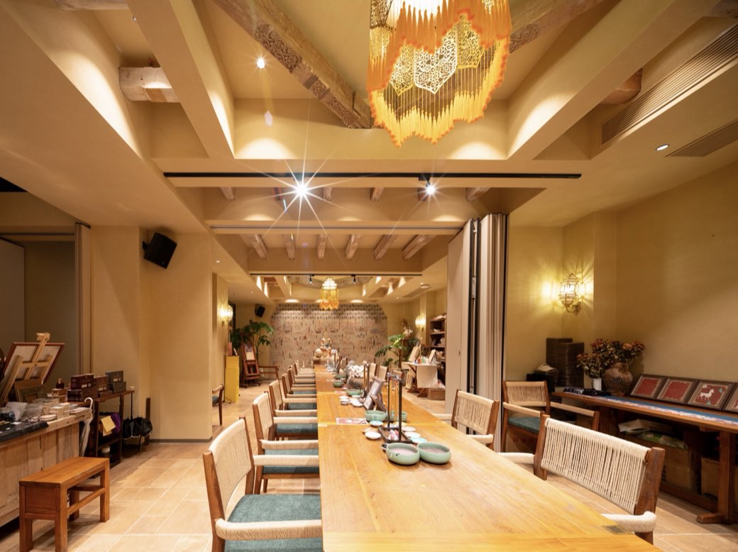A private dining room beneath a gilded chandelier